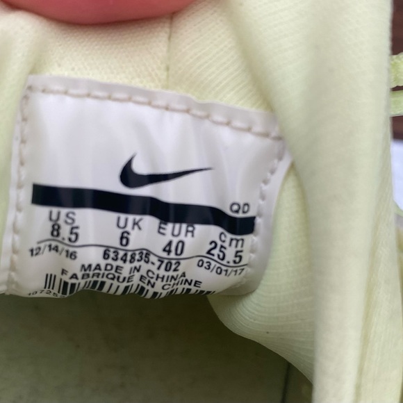 NIKE WOMEN’S AIR HUARACHE - Picture 6 of 6